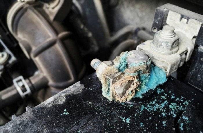 Remove Acidic Battery Juice